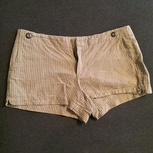 Gap tan/khaki green strip shorts